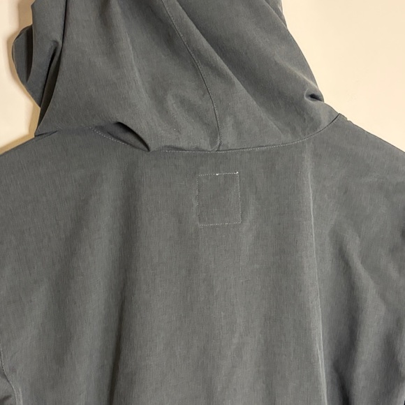 Vuori Outdoor Trainer Shell Black hooded womens lightweight pockets vw501 Sz M - Picture 8 of 16